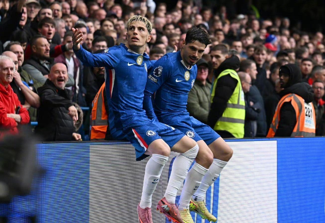 足协杯官方发布决赛纪念产品：纪念徽章38元，围巾58元（足协杯官方上架决赛纪念周边：徽章38元、围巾58元）