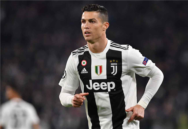 球报：安哥拉对阵阿根廷期间，球场出现混乱导致70名球迷受伤（球报：安哥拉战阿根廷突发混乱，70名球迷受伤）