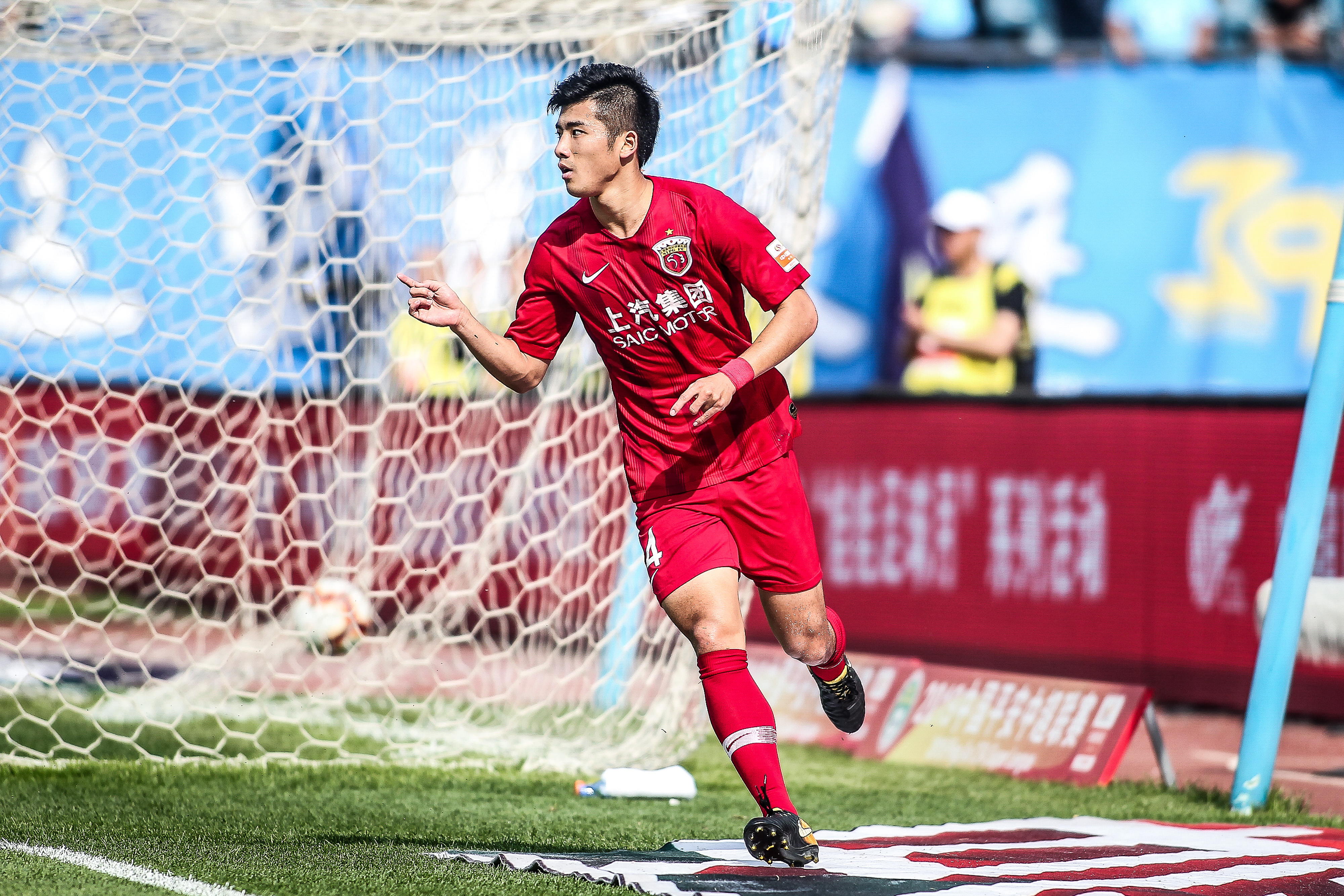 随队夺得美职联东部冠军，梅西收获迈阿密生涯第三座奖杯（梅西助迈阿密加冕东部冠军，收获迈阿密生涯第三冠）