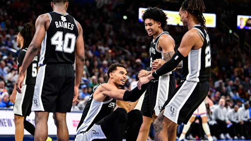 疯狂的足球：米兰门神迈尼昂的盘带合集（绿茵狂潮：米兰门神迈尼昂炫技盘带集锦）