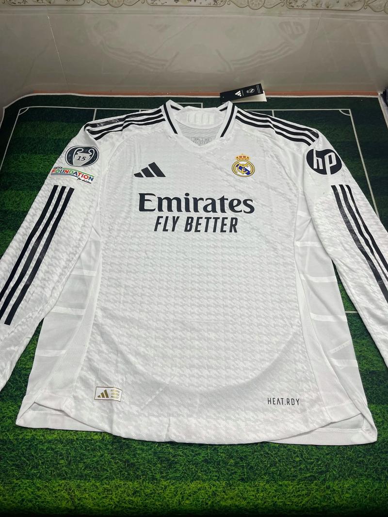 张琳芃第11次赢得中超冠军，超越郑智成国内联赛历史第一人！（张琳芃加冕中超第11冠，超越郑智成国内联赛历史第一人）