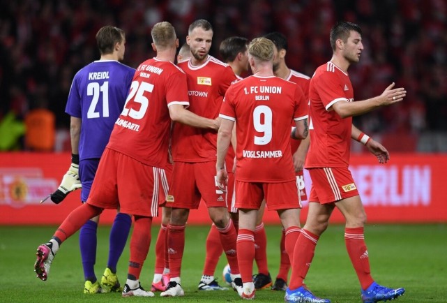 体坛联播｜利物浦欧冠绝杀国米，巴萨逆转战胜法兰克福（体坛快讯｜利物浦欧冠读秒绝杀国米，巴萨逆转击败法兰克福）