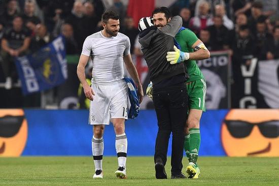 NBA湖人主场获胜，詹姆斯砍下高分