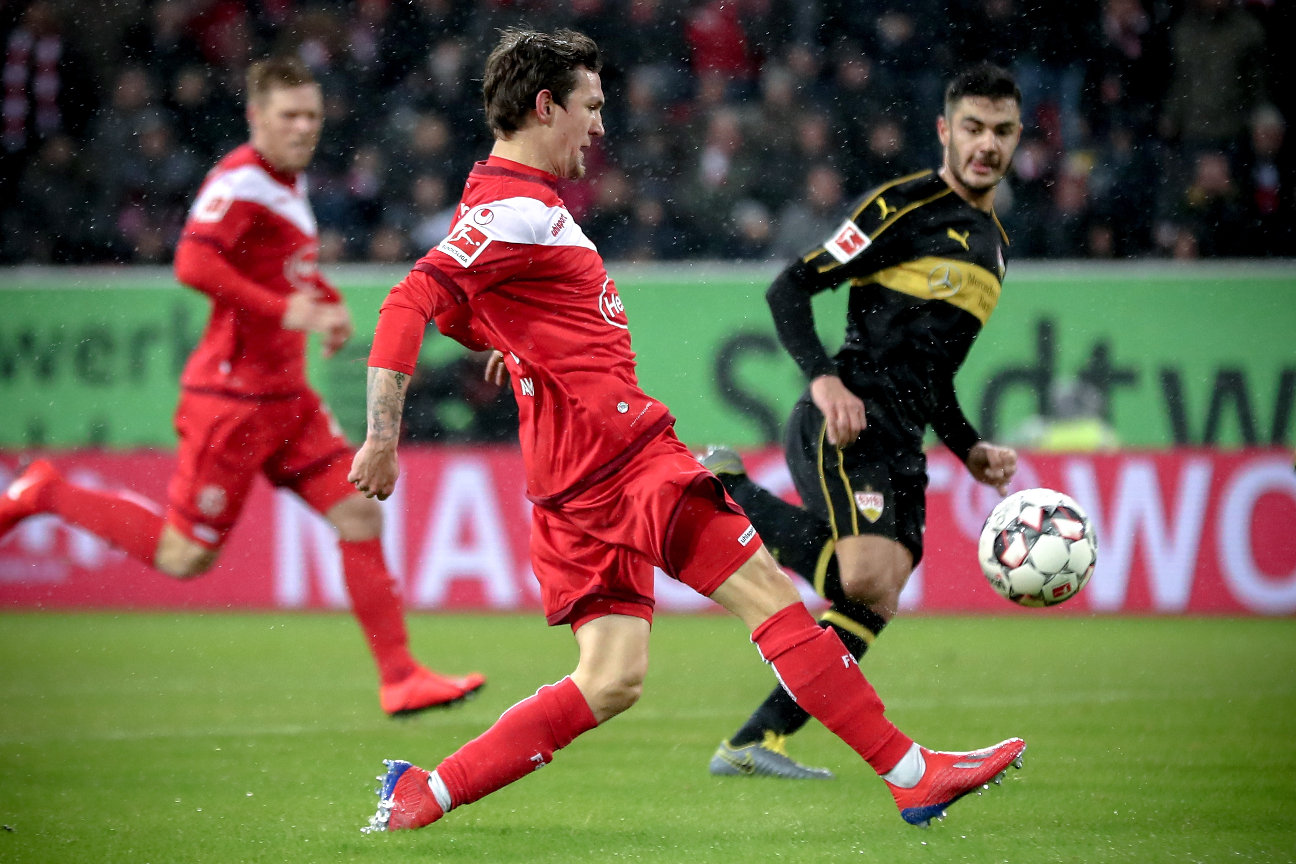 欧冠生死战！皇马后防线告急 阿隆索迎来最关键一战（欧冠生死局将至：皇马防线拉响警报，阿隆索迎关键一役）