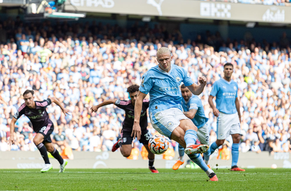 门票最低130镑，记者揭秘亚马尔母亲晚宴：她不愿过多谈论儿子（门票起价130镑，记者探访亚马尔母亲晚宴：她不愿多谈儿子）