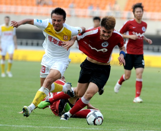 每体：德科已为明夏物色多位中后卫人选，其中最喜欢格伊（每体：德科为明夏中卫补强筛选多位人选，格伊最受青睐）