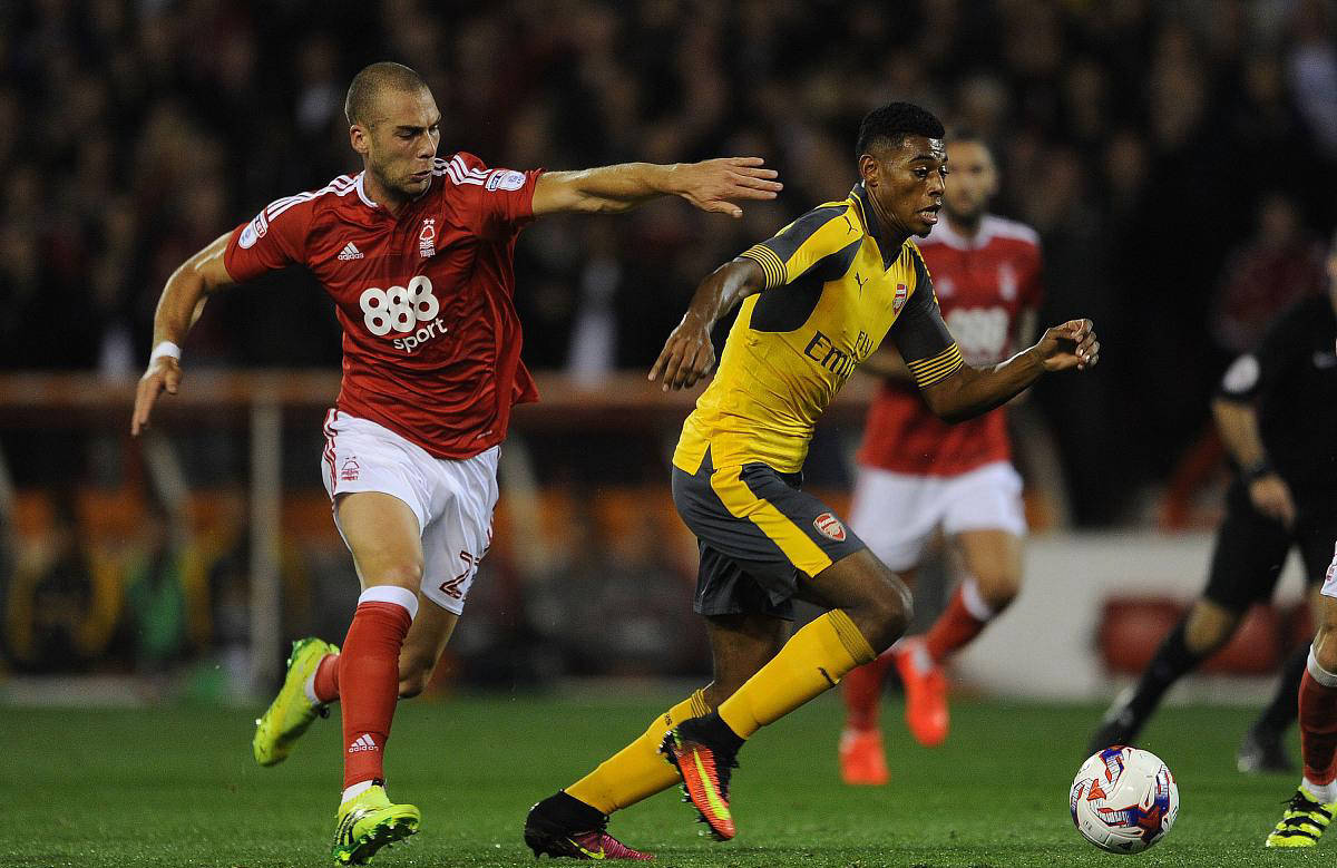 湖人浓眉哥篮下统治力助球队获胜（安东尼·戴维斯内线统治力助湖人取胜）